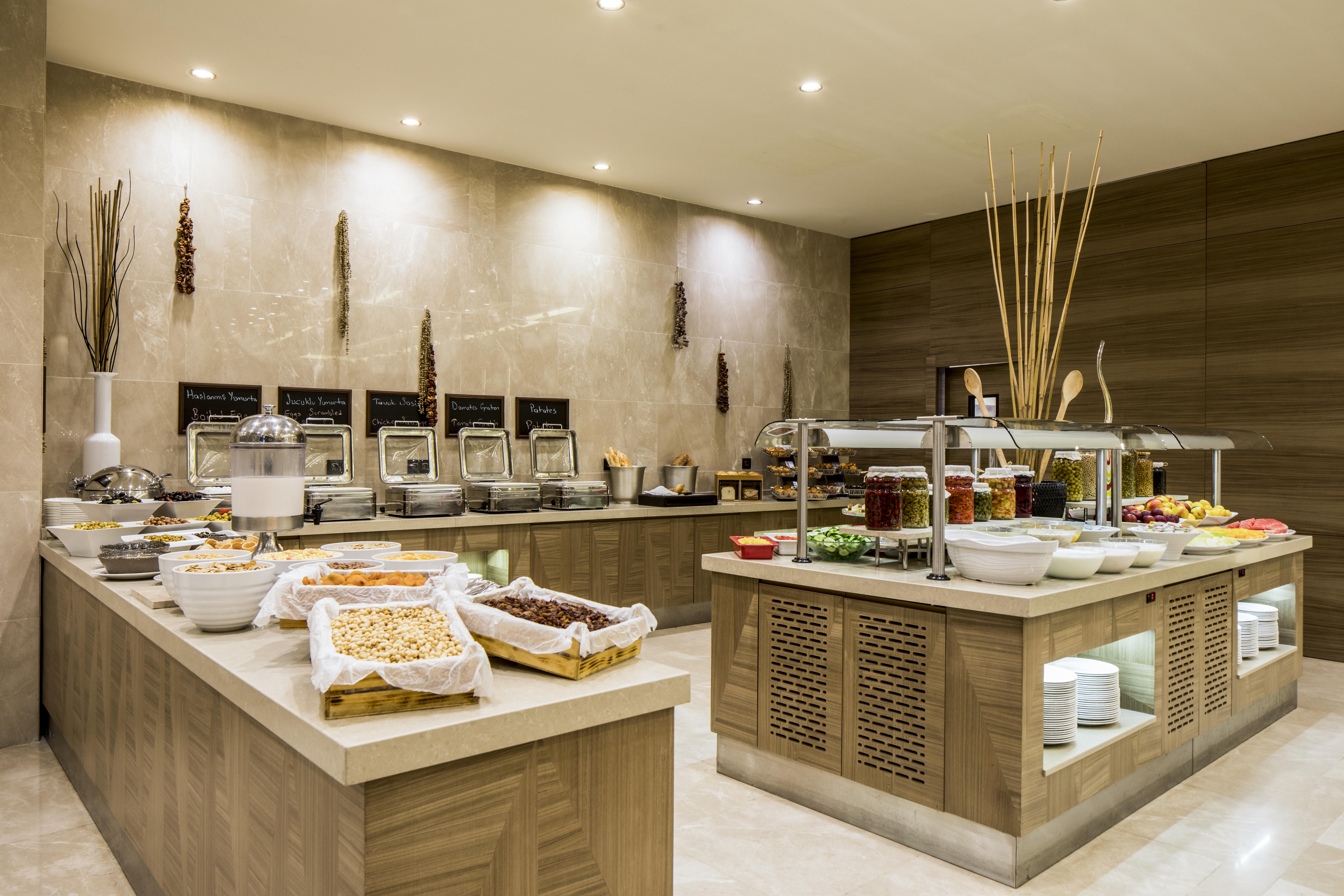金角湾克拉丽奥酒店 伊斯坦布尔 外观 照片 The buffet at the hotel