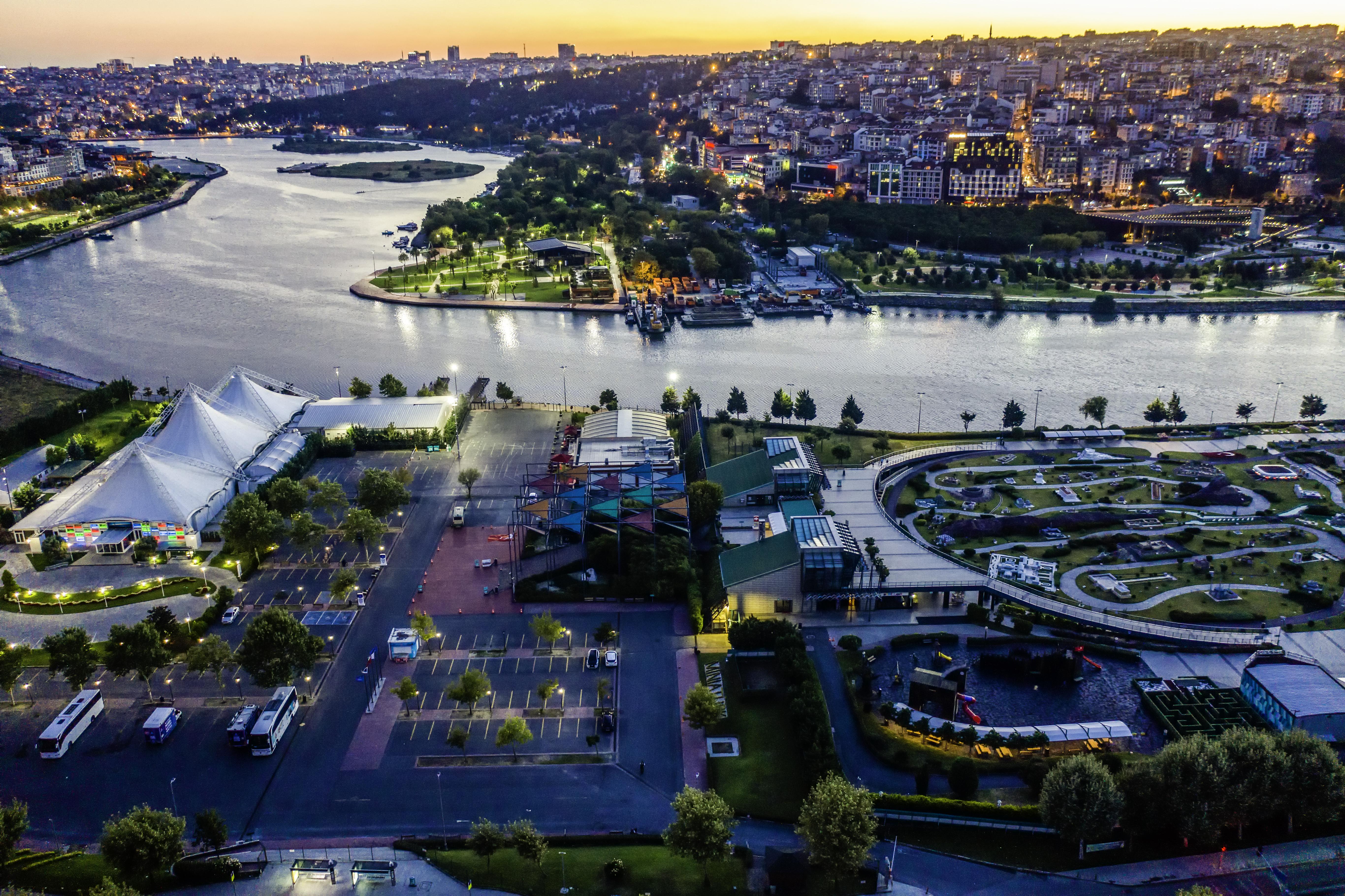 金角湾克拉丽奥酒店 伊斯坦布尔 外观 照片 Aerial view of the Perth Convention and Exhibition Centre