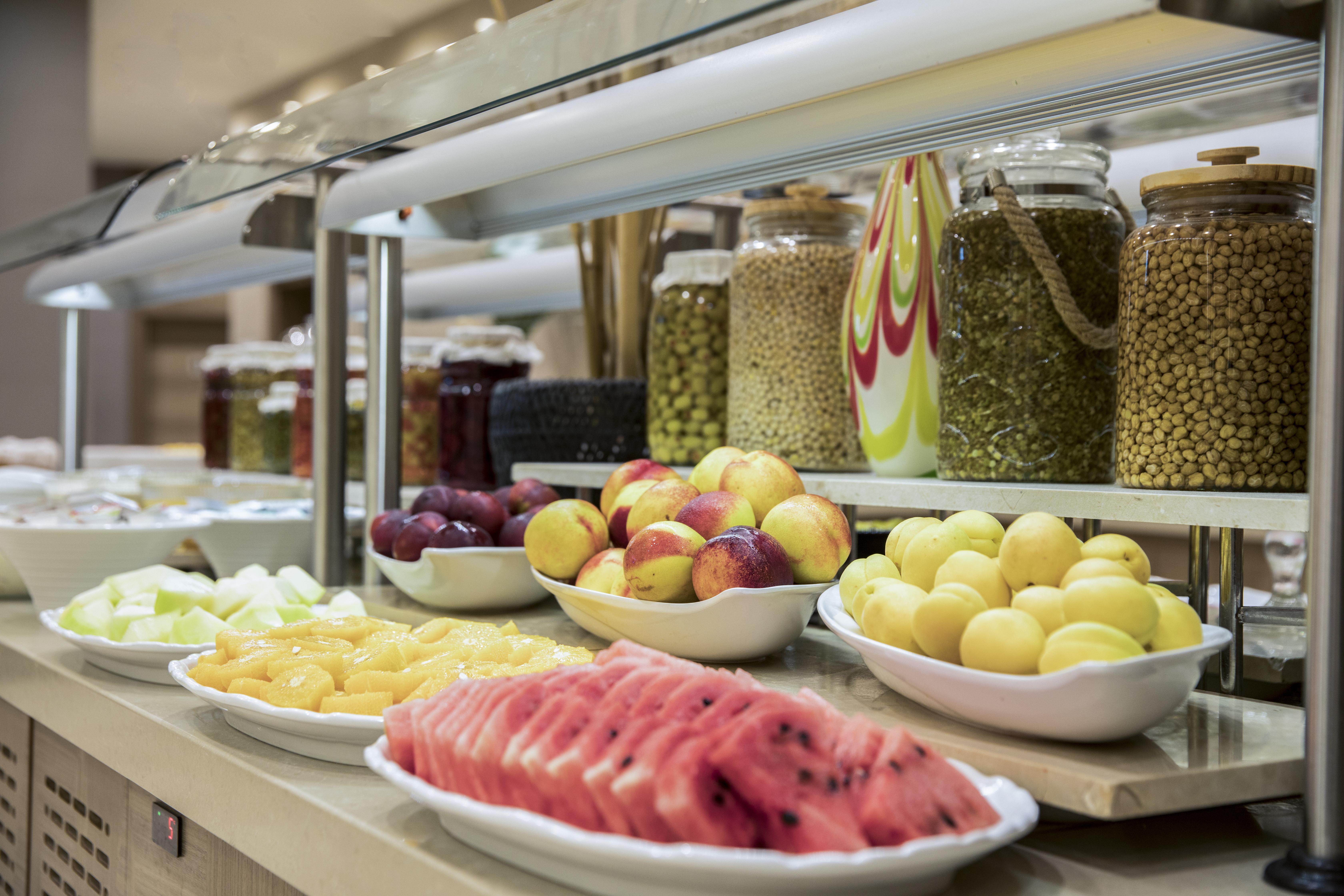 金角湾克拉丽奥酒店 伊斯坦布尔 外观 照片 A salad bar