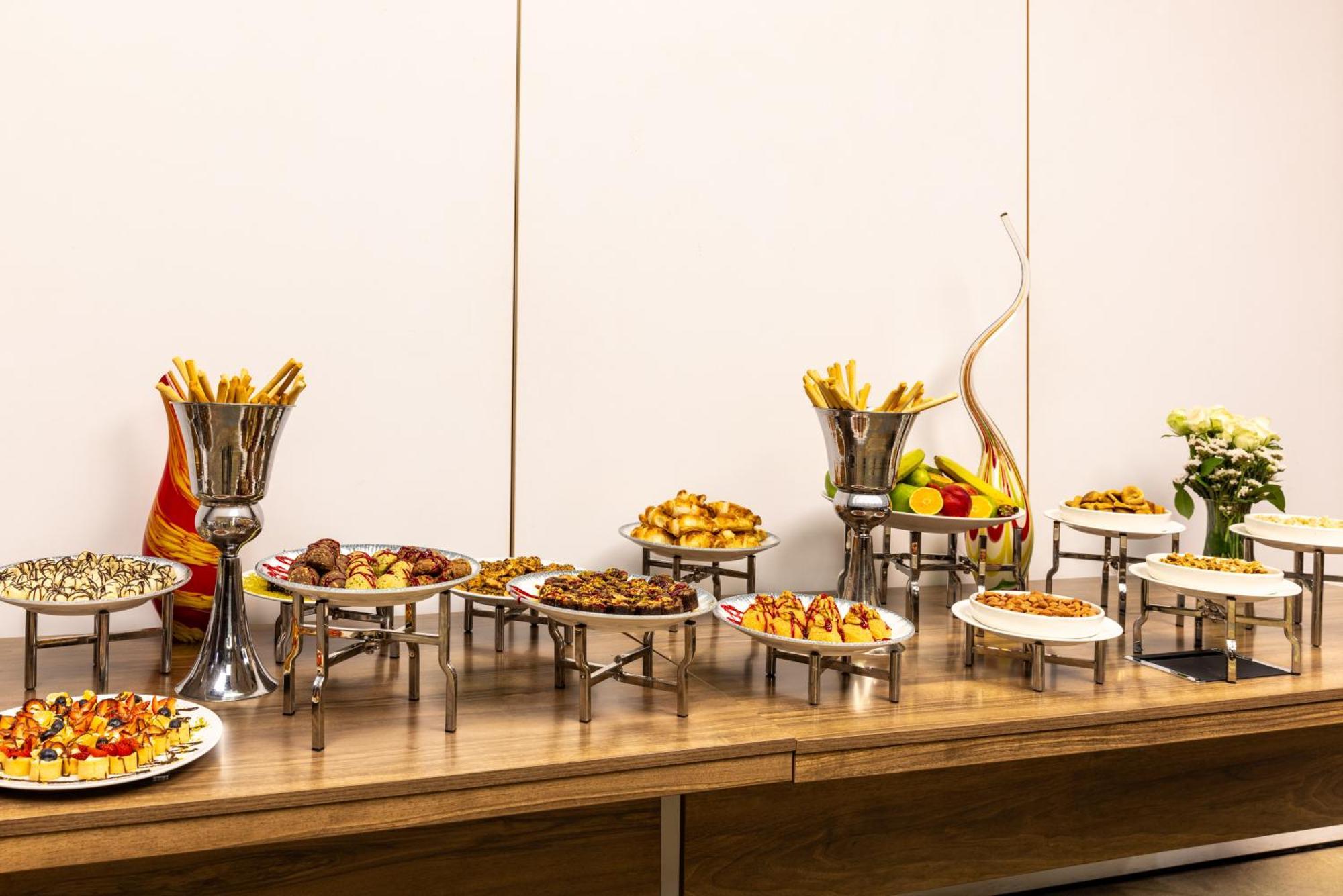 金角湾克拉丽奥酒店 伊斯坦布尔 外观 照片 A buffet