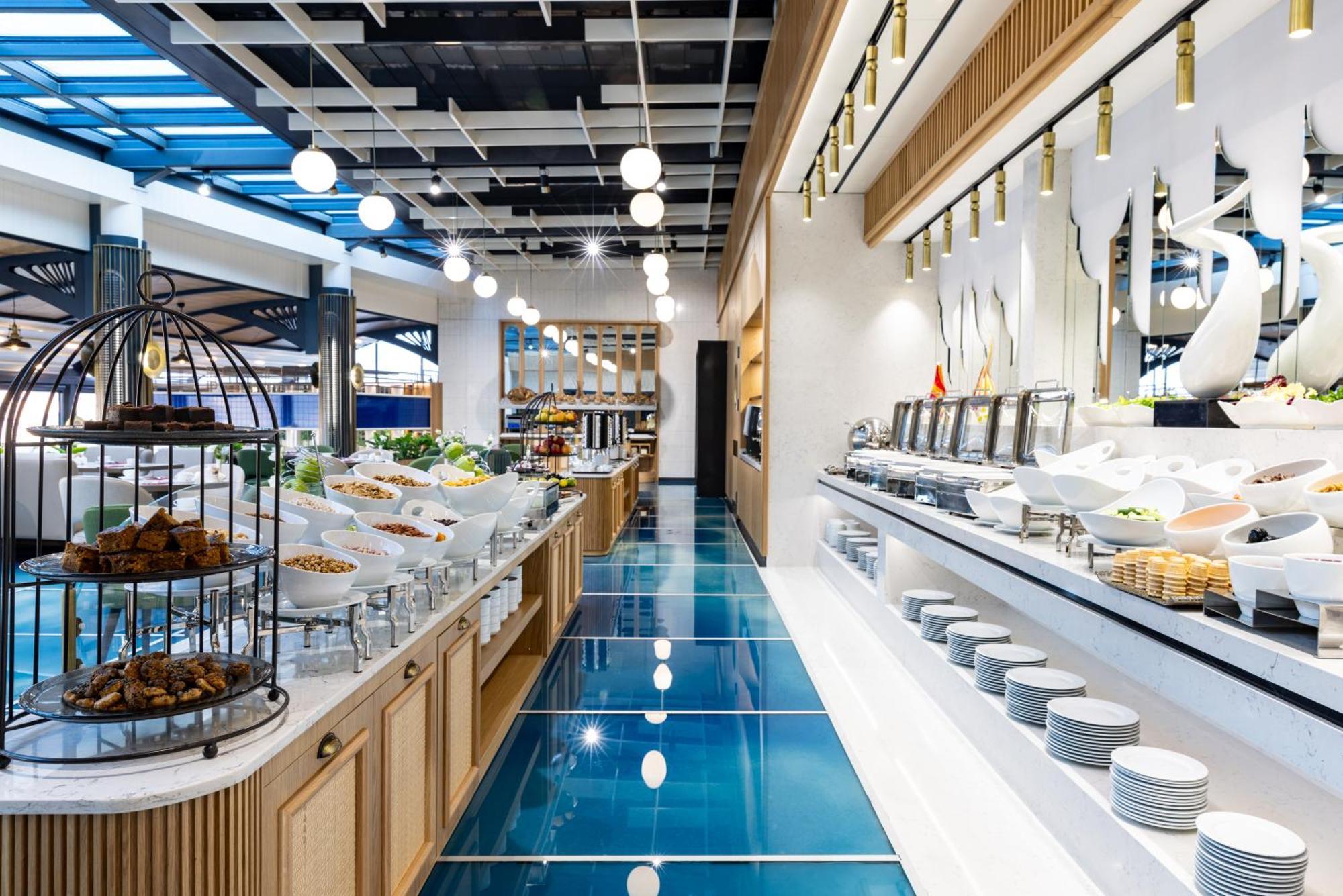 金角湾克拉丽奥酒店 伊斯坦布尔 外观 照片 The buffet at the lounge