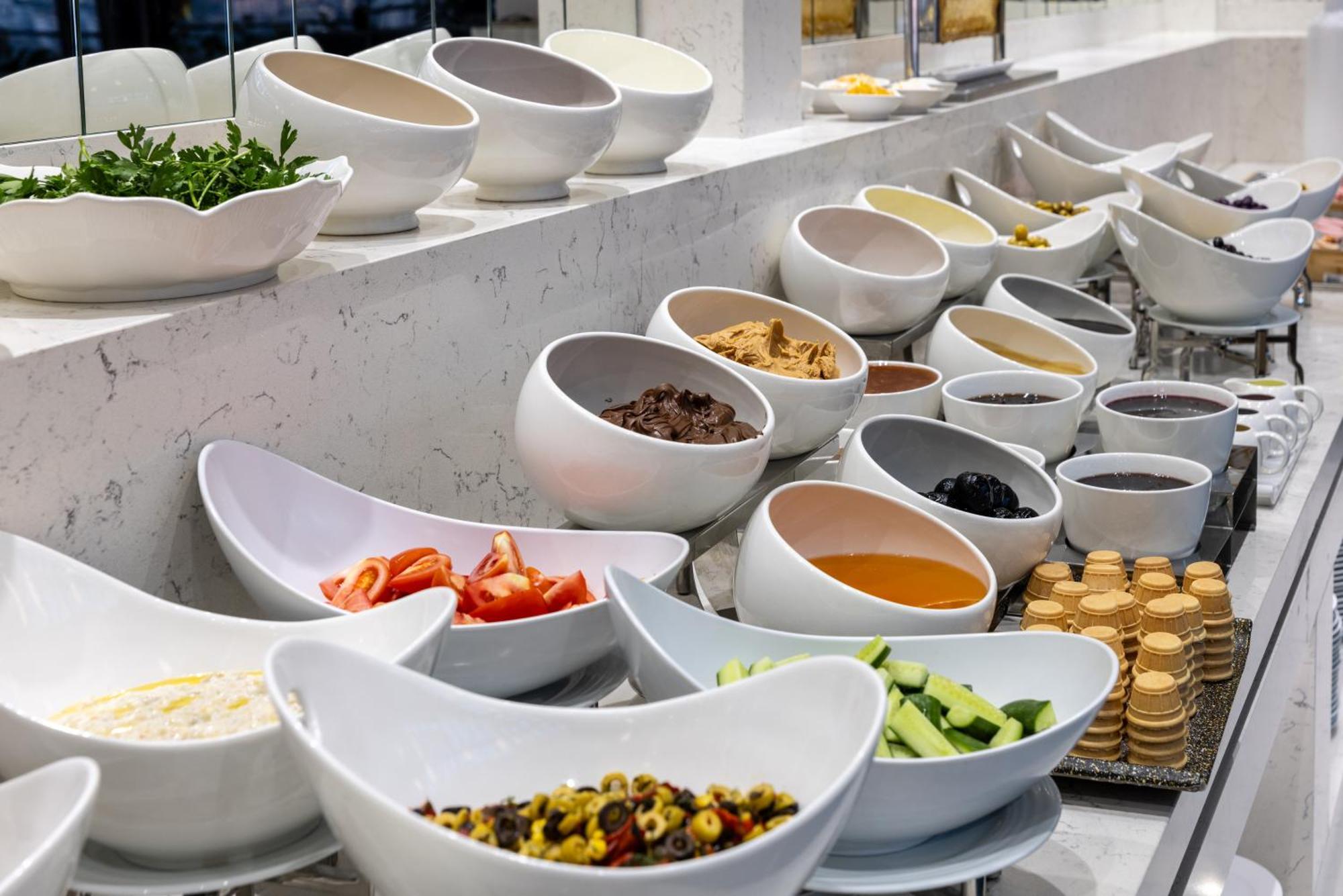 金角湾克拉丽奥酒店 伊斯坦布尔 外观 照片 A salad bar